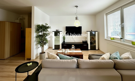 PRENÁJOM veľký 2 IZB. BYT+ LOGGIA + PARKOVANIE - Bratislava-Dúbravka (N032-212-ANHOE) - Photo 2