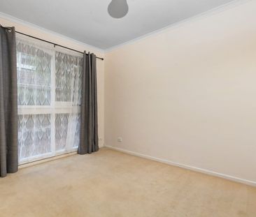 A spacious unit within walking distance to everything - Photo 3