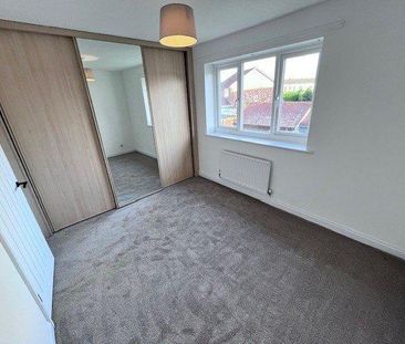 2 bedroom end of terrace house to rent - Photo 4