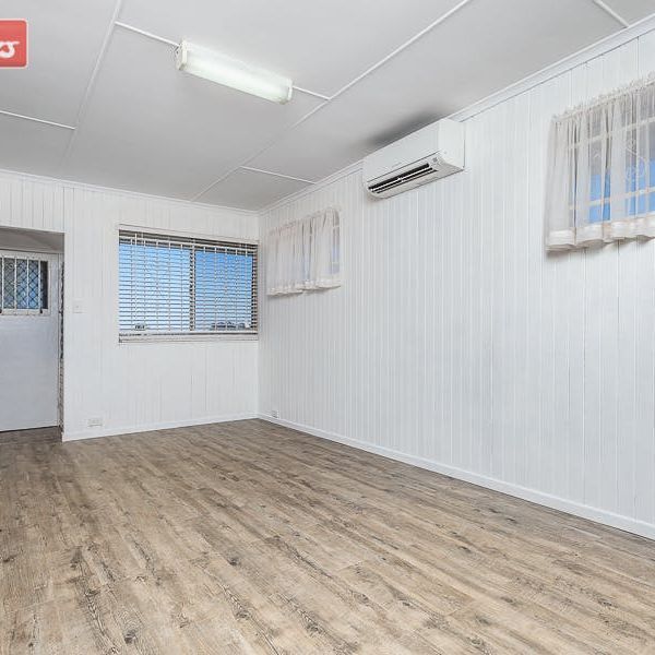 Modern and Spacious Marvel - Photo 1