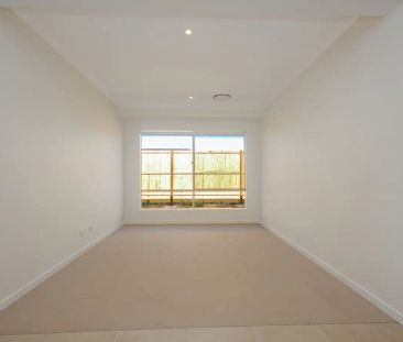 “FAMILY HOME IN HIGHLY SOUGHT-AFTER HAYFIELD ESTATE” - Photo 1