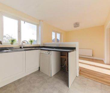 2 bedroom semi-detached bungalow to rent - Photo 6