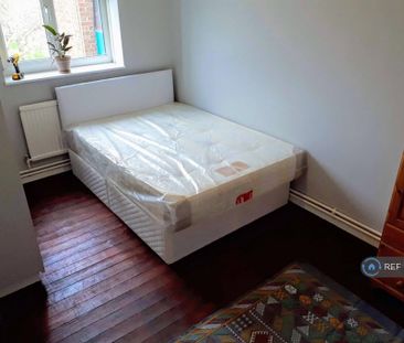 3 bedroom flat to rent - Photo 2