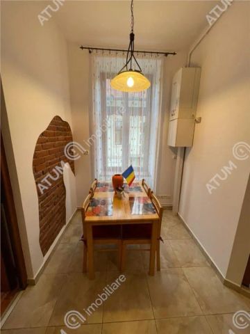 De inchiriat apartament cu 2 camere decomandate in zona ultracentrala din Sibiu - Photo 3