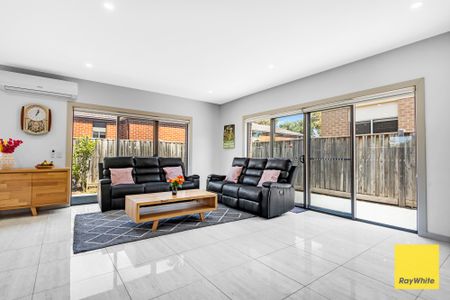 Vibrant and Contemporary Home in Perfect Location! - Photo 4