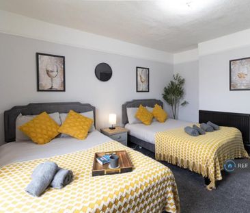 2 bedroom semi-detached house to rent - Photo 4