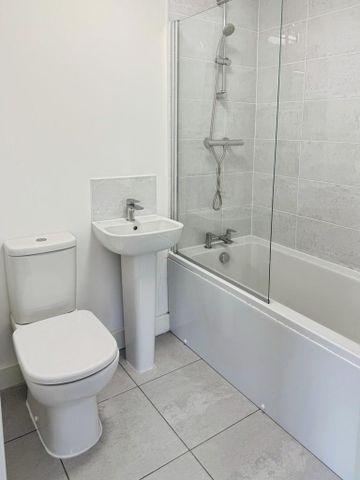 2 bedroom semi-detached house to rent - Photo 3