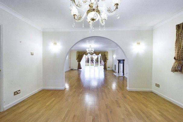 5 bedroom bungalow to rent - Photo 1