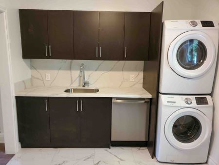 For Lease - 54 Harvard Avenue, Toronto, Ontario - Photo 2