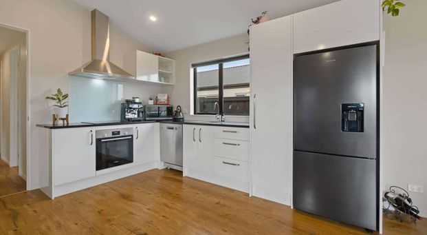 Easy-Care Family Haven - Photo 1