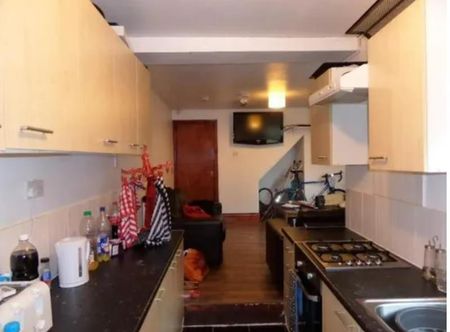 10 Luton Road - Photo 5