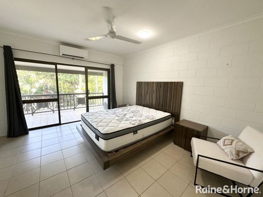 2 BEDROOM : 2 BATHROOM : FULLY FURNISHED: POOL : CLOSE TO TOWN & BEACH - Photo 1