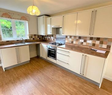 4 bedroom detached house to rent - Photo 3