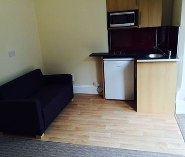 Studio Flat, Holyhead Road, CV1 - Photo 2