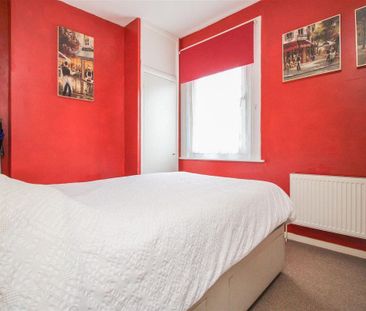 2 bedroom end of terrace house to rent - Photo 3