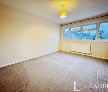 3 bedroom property to rent Spencers Croft, Harlow, CM18 - Photo 4