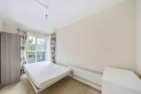 3 bedroom flat to rent - Photo 2