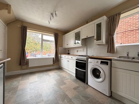 3 bedroom semi-detached house to rent - Photo 4