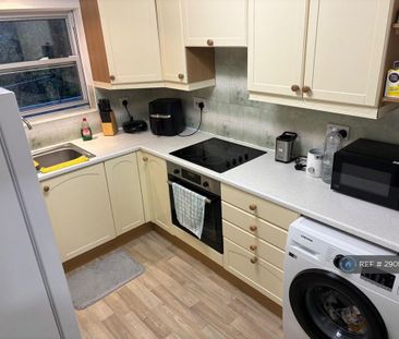 3 bedroom flat to rent - Photo 6