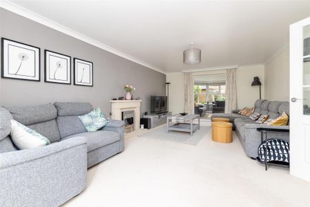 4 bedroom detached house to rent - Photo 3