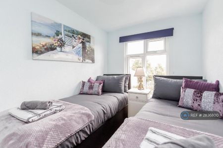3 bedroom flat to rent - Photo 2