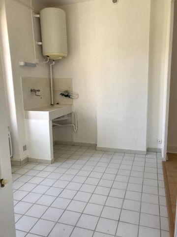 Location Appartement 1 pièce 28m² LYON 3ème - Photo 4