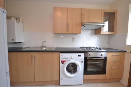 St Andrews Court, Muirfield Close, Reading, Berkshire - Photo 4