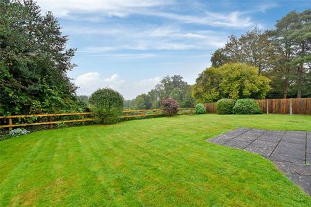 A detached four bedroom house to rent in Woolton Hill. - Photo 3