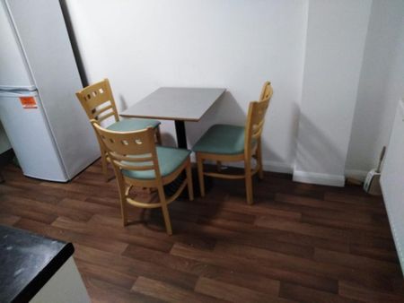 4 bedroom private hall to rent - Photo 2