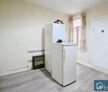 4 bedroom terraced house to rent - Photo 5