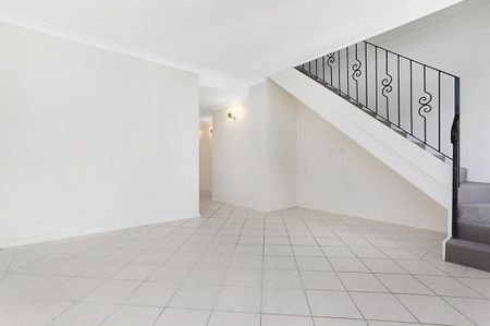 Spacious 3-Bed Home in Marrickville Area - Photo 3