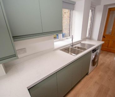 3 bedroom flat to rent - Photo 5