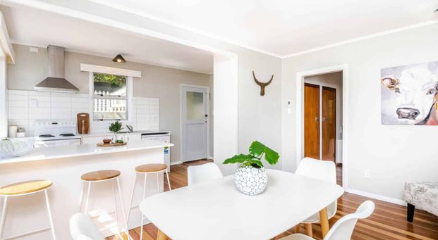 Classic Beauty - Photo 1