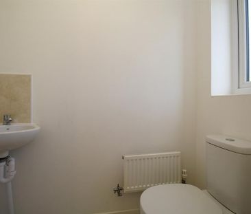 3 bedroom semi-detached house to rent - Photo 5