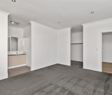 Spacious Family Home - Photo 2