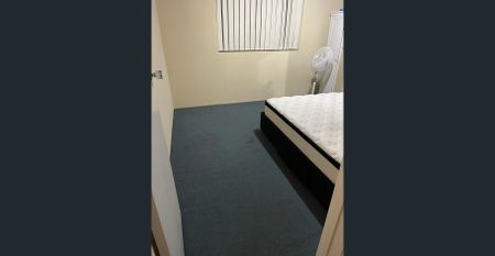 🌆 Prime Location! 2-Bedroom Unit Close to Westfield Garden City – $560 per week - Photo 4