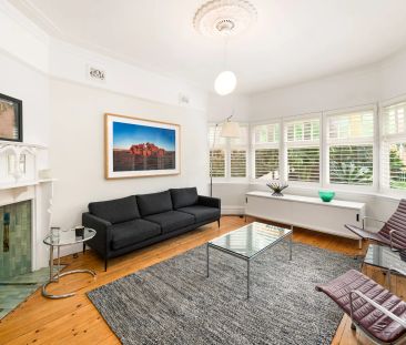 8 Lower Spofforth Walk, Cremorne Point. - Photo 1