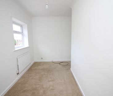 3 Bedroom End Terraced House - Photo 4