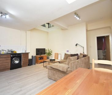 3 bedroom flat to rent - Photo 6