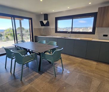 Location Maison 5 pièces 209m² LA COLLE SUR LOUP 06480 - Photo 1