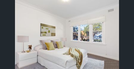 Spacious 2-Bedroom Apartment in Prime Location - Photo 2