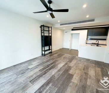 LUXURY 1 BEDROOM APARTMENT IN WEST END - Photo 1