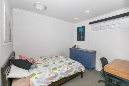 Located in the heart of Hamilton’s vibrant and ever-evolving CBD, this immaculately presented two-bedroom apartment offers exceptional convenience and modern living. - Photo 4