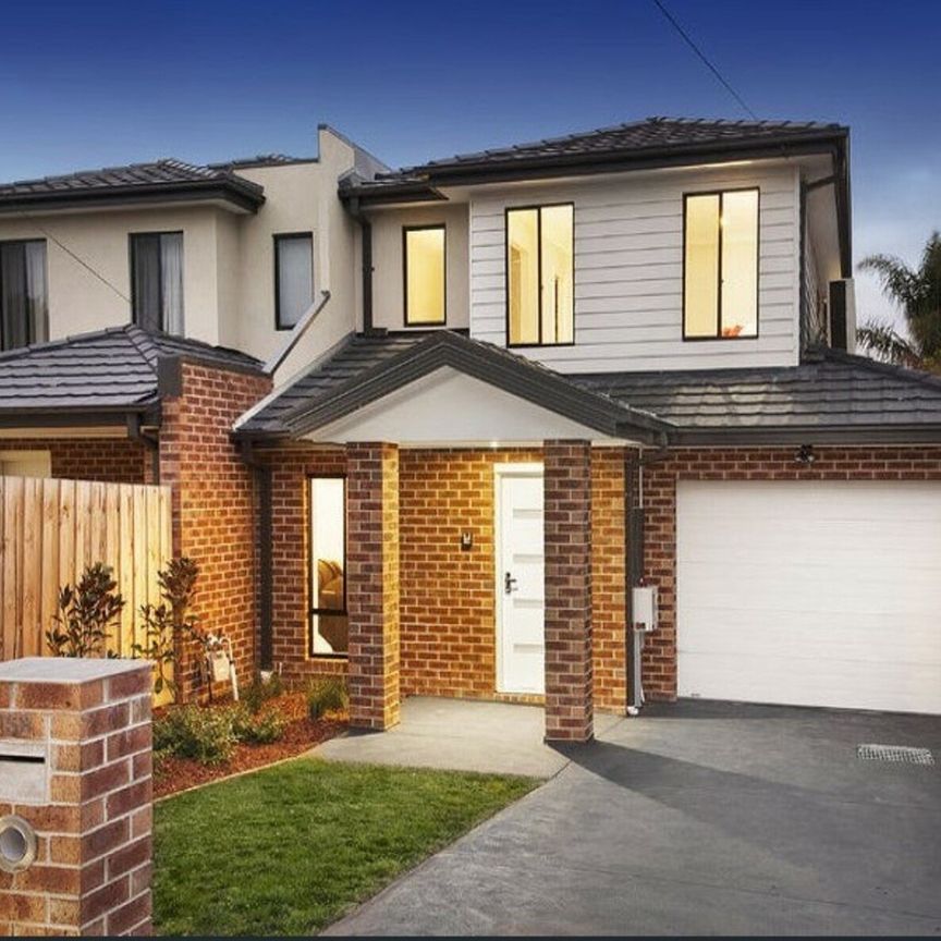 4 Bedrooms, 3 Bathrooms, 2 Living Areas & Plenty of Space! - Photo 1