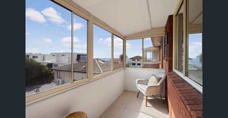 Top Floor Apartment With Sea Views And A Homely Feel - Photo 5