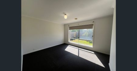 Wonderfully located, 4 bedroom home. - Photo 3