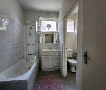 St Kilda East - Photo 5