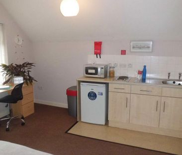 Studio to rent - Photo 2