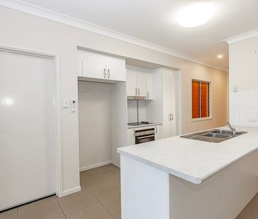 Modern Three-Bedroom Ground Floor Home with Private Courtyard! - Photo 6