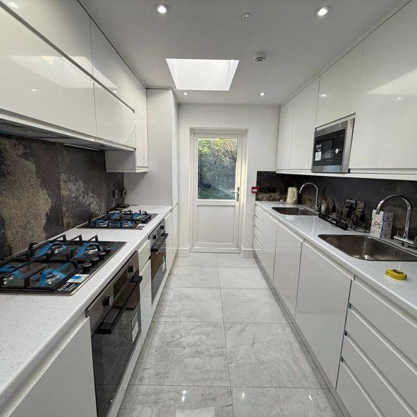 6 bedroom terraced house to rent - Photo 1
